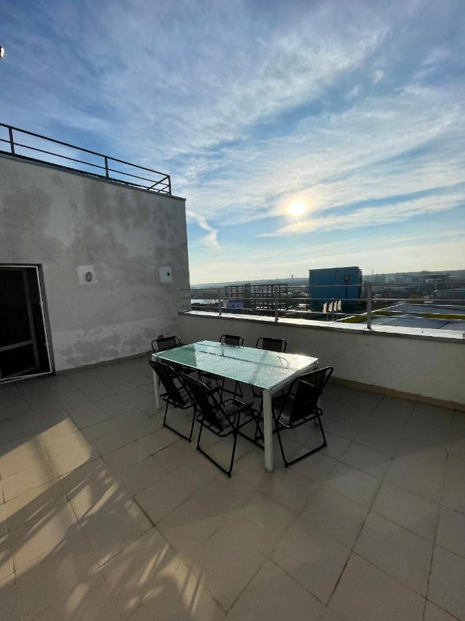 Luanaapartments #2 Otopeni Kültér fotó